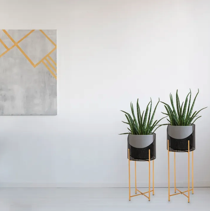 Loftový stojan na květiny