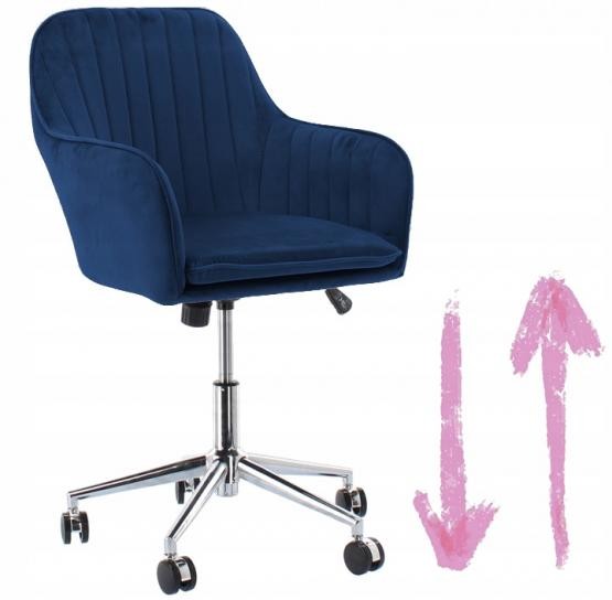 Elegantné otočné kreslo zo zamatu v tmavomodrej farbe