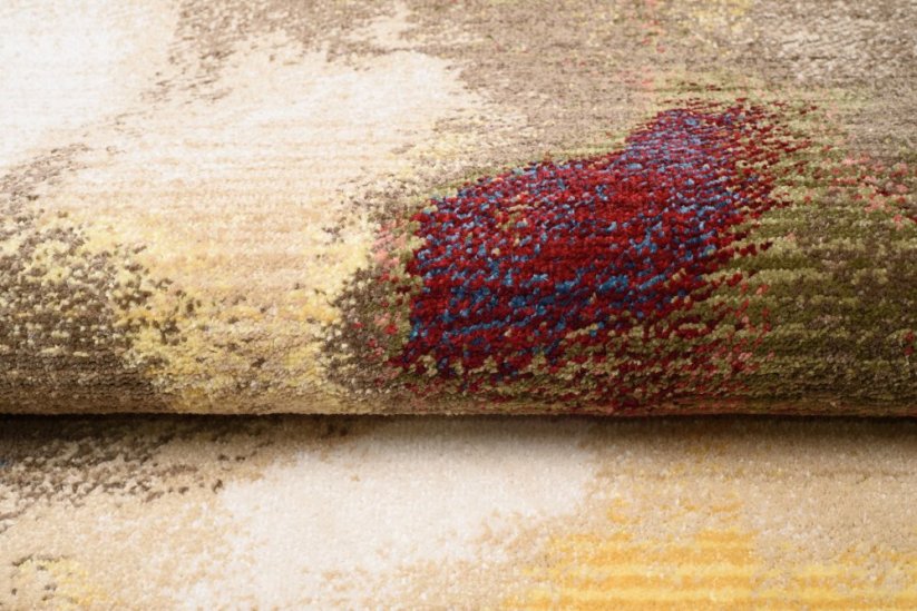Оригинален килим с абстрактна шарка за всекидневната