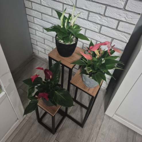 Suport de flori modern cu 3 etaje din metal pentru mansardă