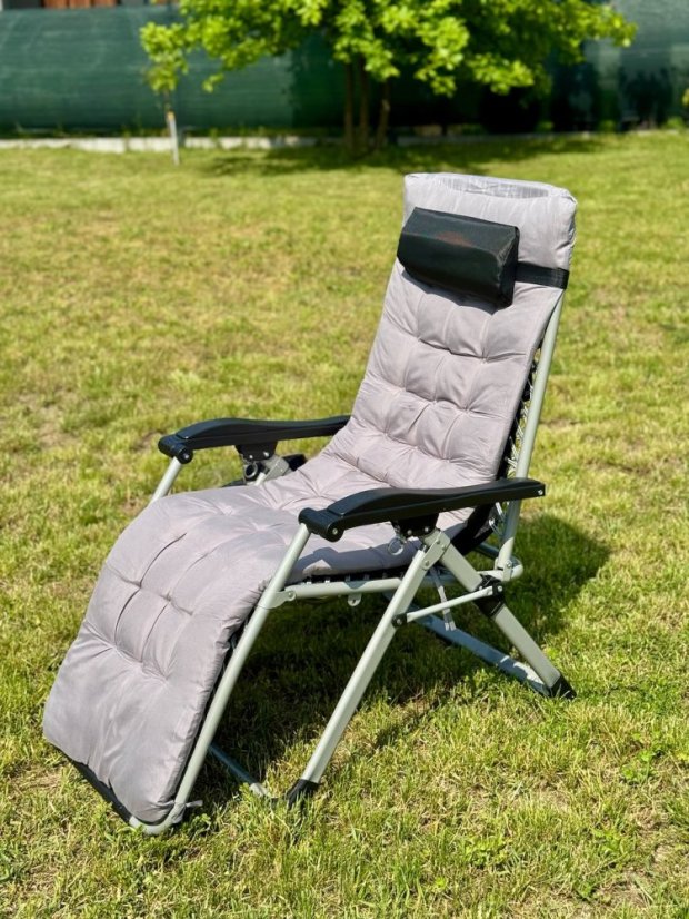 Skladacie záhradné ležadlo OM-357990 s držiakom na nápoje - sivé