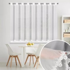 Romantikus fehér függöny LILI könnyű sifonból, hímzéssel, akasztógyűrűkkel, romantikus fehér függöny.