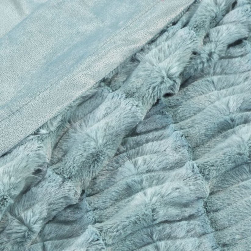 Jemný chlupatý přehoz na postel modré barvy 200 x 220 cm