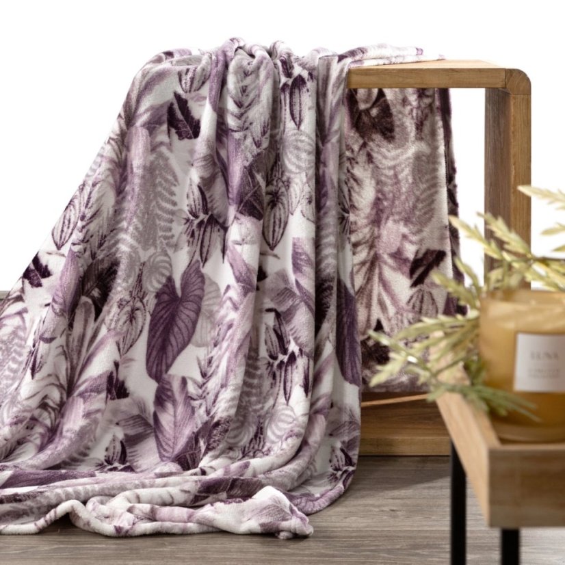 Plyšová deka biela s motívom fialových exotických listov