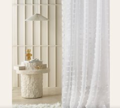 Hotový bílý závěs s bambulí 140x230 cm do obývacího pokoje a ložnice
