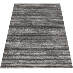Minimalistický koberec hnedej farby 