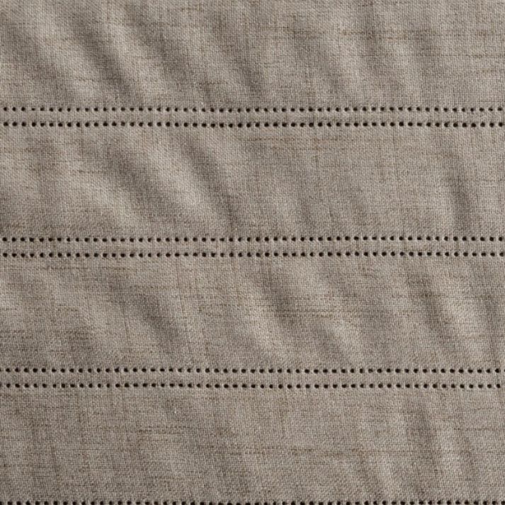 Béžový elegantní dekorativní přehoz do ložnice