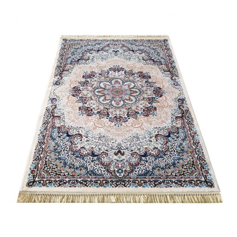 Un tappeto originale con un bellissimo motivo orientale multicolore