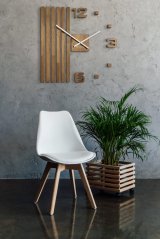 Einzigartige Wanduhr aus Holz