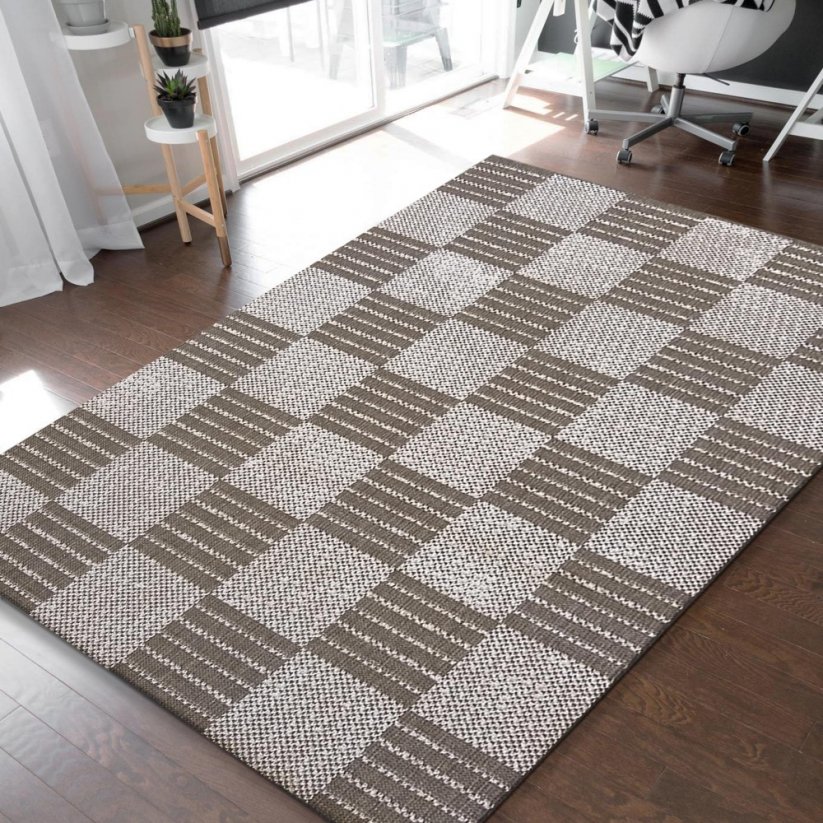 Hnedý obojstranný koberec v škandinávskom štýle