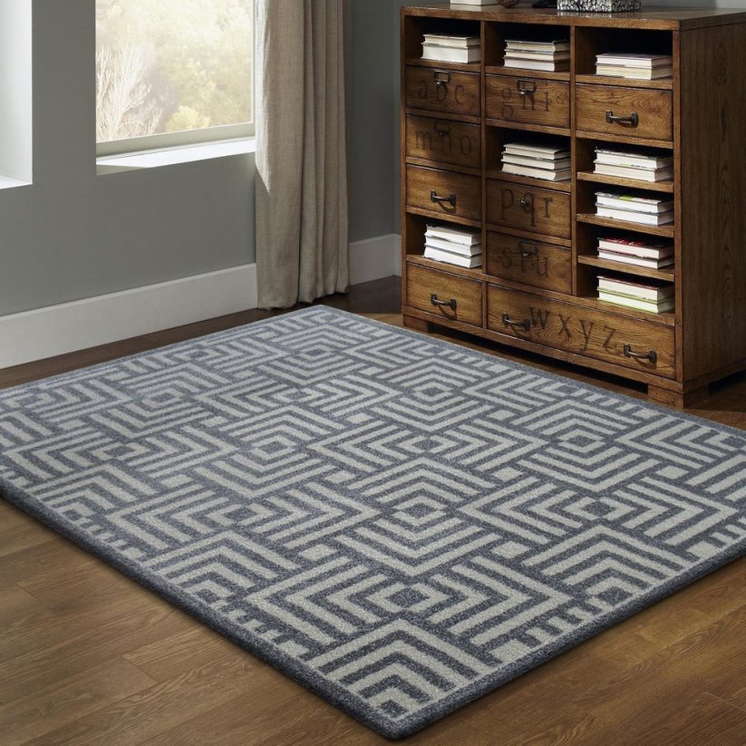 Moderní šedý koberec do obývacího pokoje se čtverci