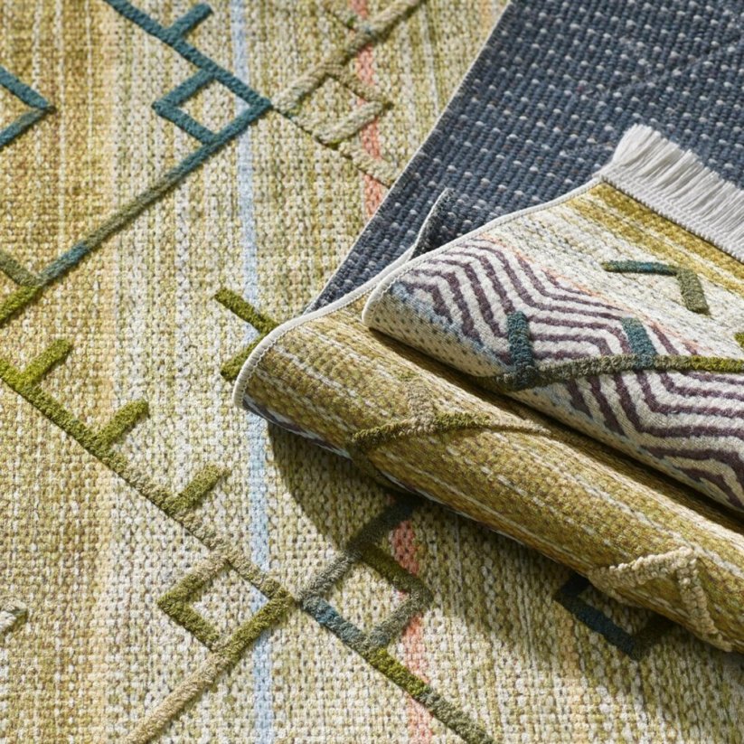 Originální zelený koberec v etno stylu s barevným vzorem - Rozměr koberce: Šířka: 80 cm | Délka: 150 cm