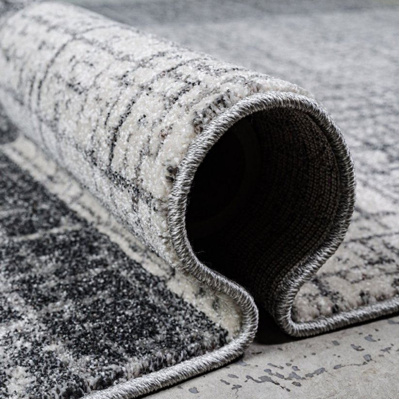 Moderný sivý koberec s jemným vzorovaním