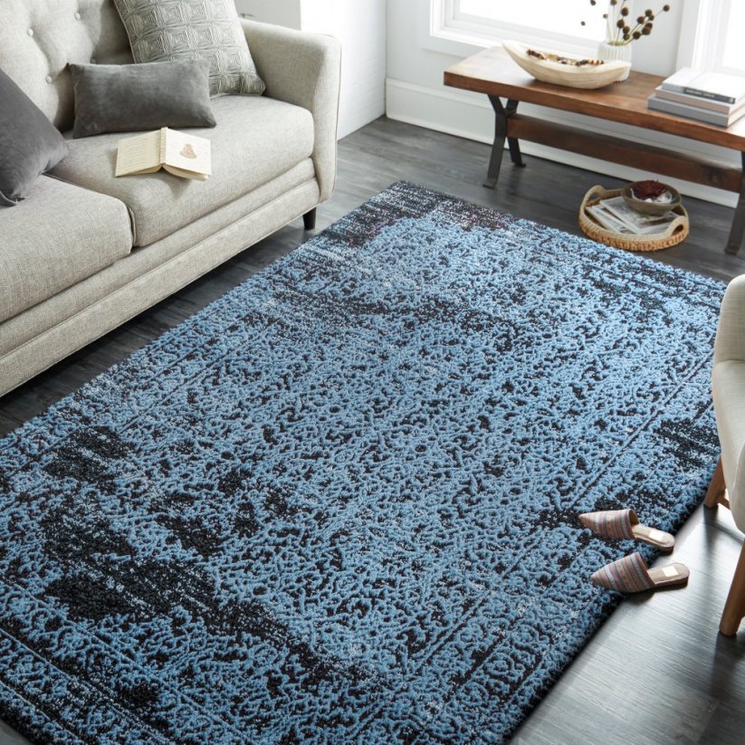 Originálny modrý vzorovaný koberec do obývačky