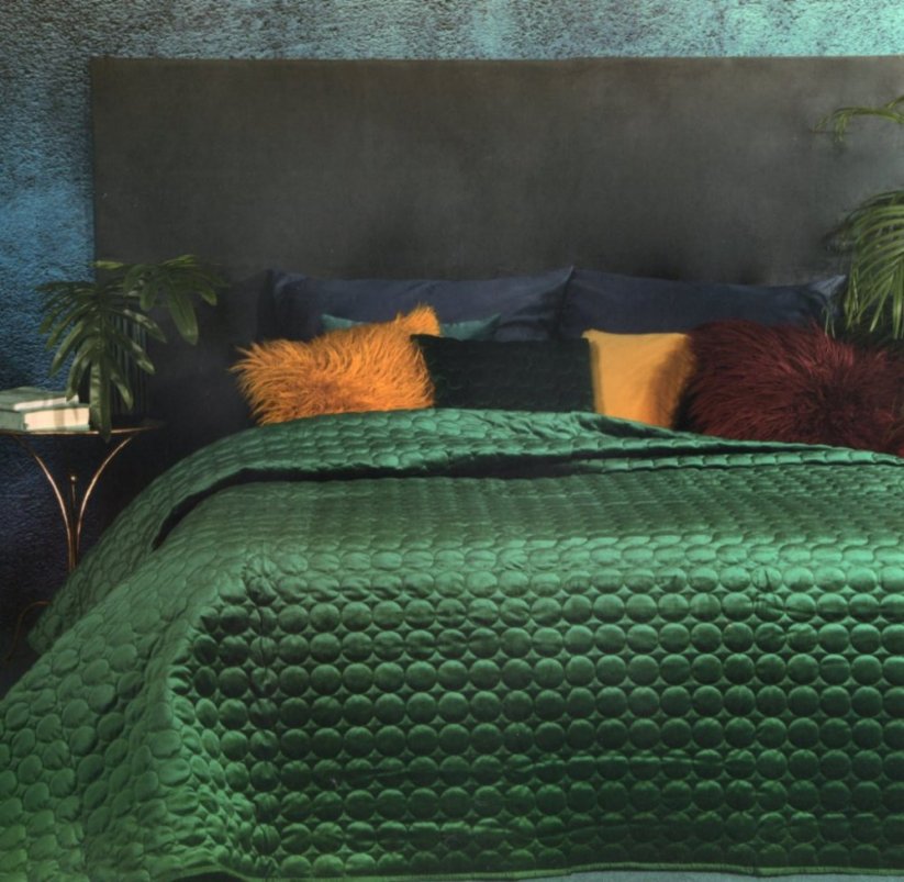 Cuvertură de pat verde într-o singură culoare, cu cusături elegante