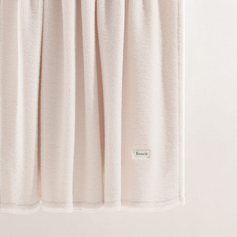 Меко кремаво одеяло Boucle 130 x 170 cm