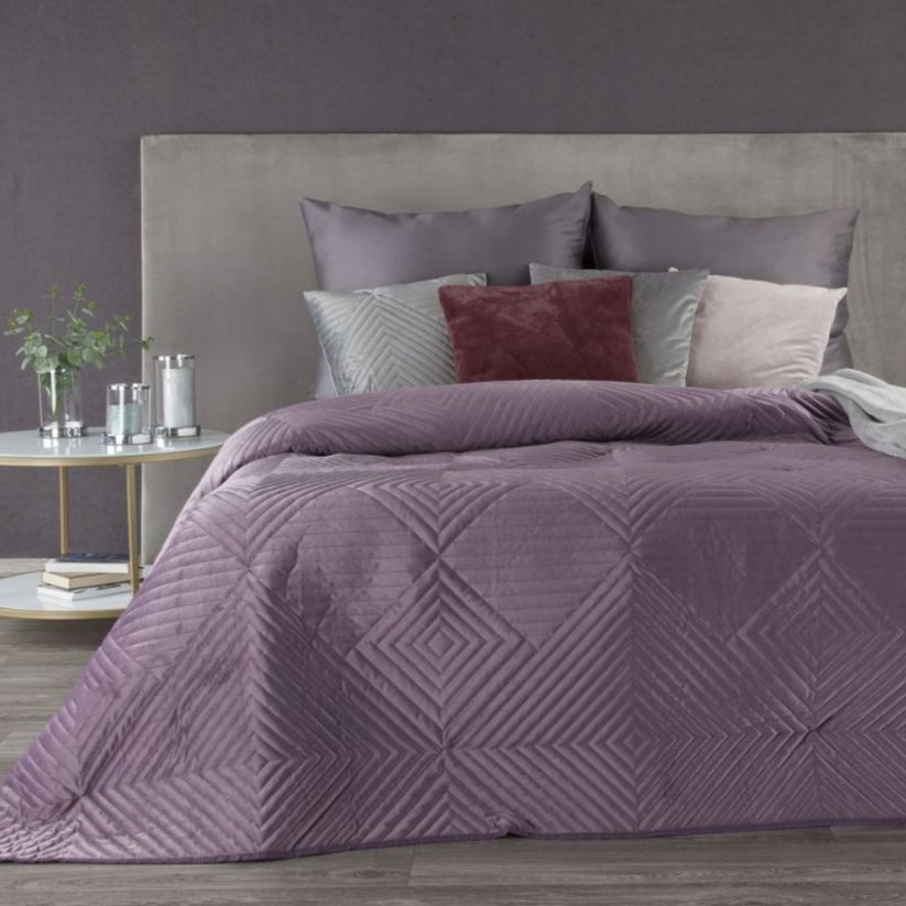 Cuvertură de pat frumoasă din catifea, de culoare mov, cu forme geometrice