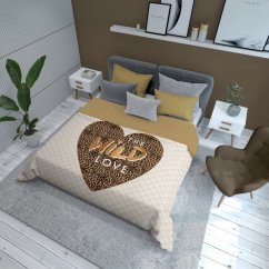 Модерна покривка за легло с надпис „THE WILD LOVE“ - бежово и кремаво
