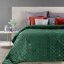Prešívaný zamatový prehoz na posteľ zelenej farby