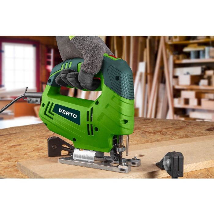 Priamočiara píla s výkonom 710W, 52G058GRAPHITE
