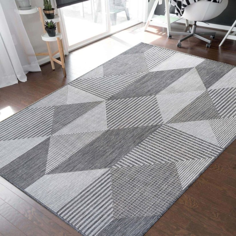 Štýlový koberec s geometrickými vzormi v sivej farbe