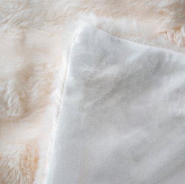 Měkká deka v bílé barvě s vánočním motivem - 150 x 200 cm