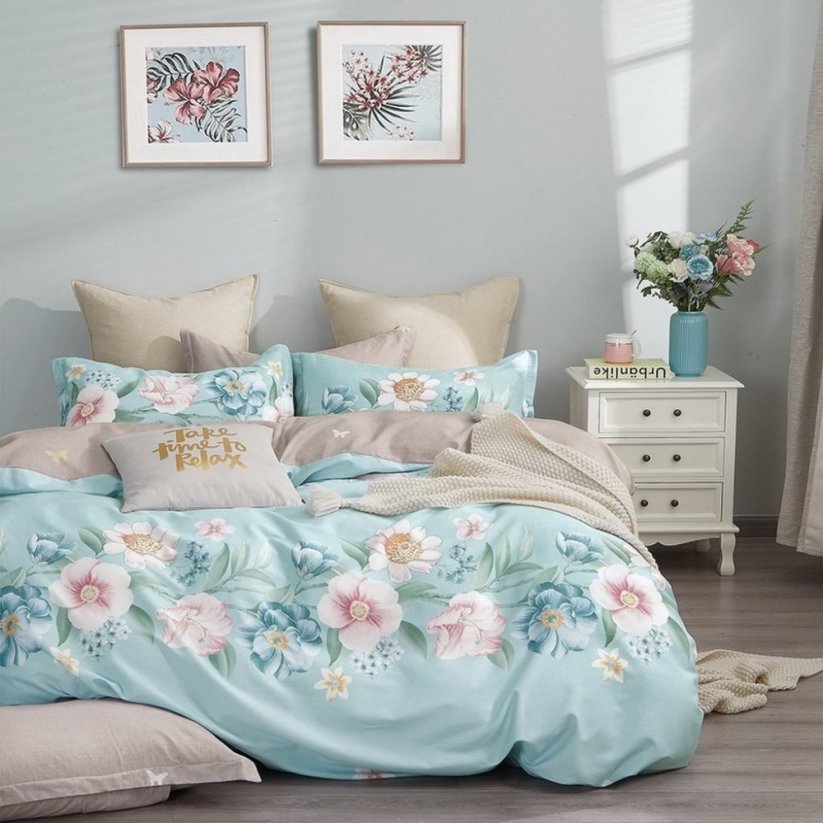 Modré posteľné obliečky s motívom kvetov