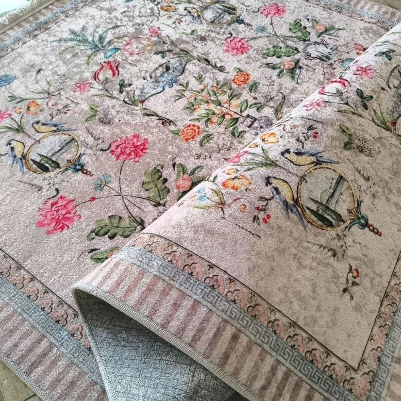 Romantický vintage koberec s botanickým vzorem