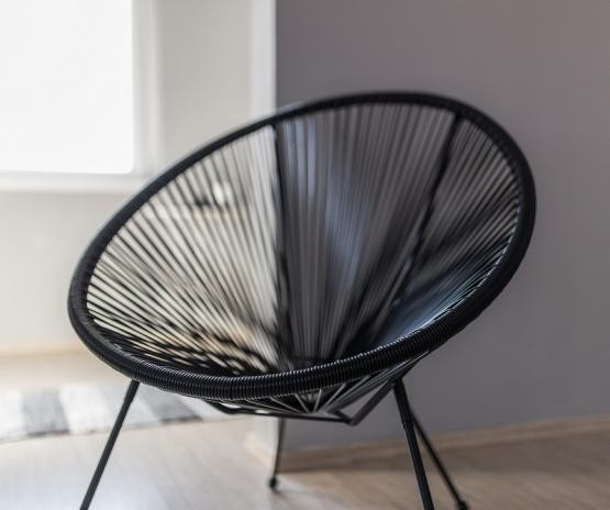Качествено кресло от полиратан в елегантен черен цвят
