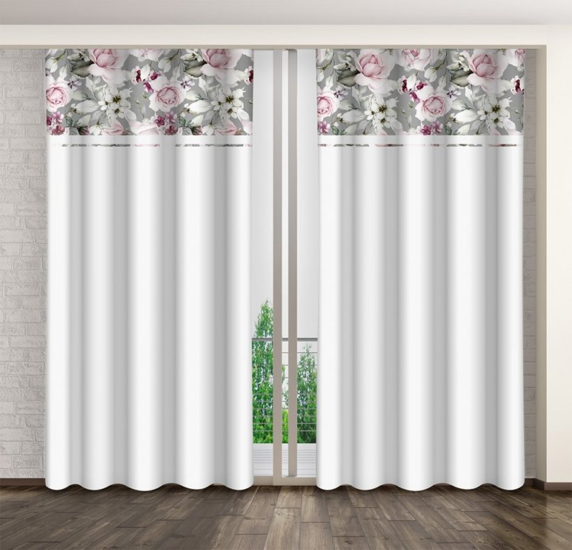 Preprosta bela zavesa z rožnatim tiskom pivonk