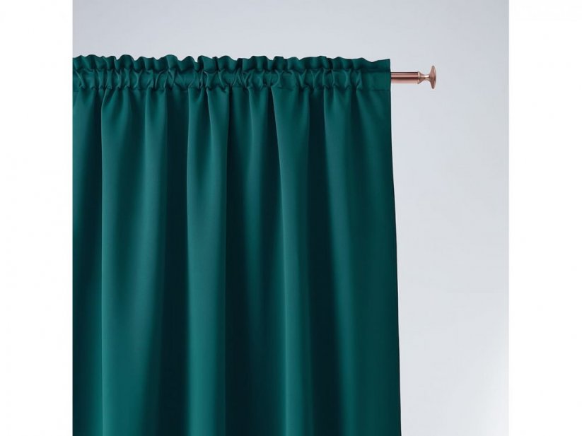 Красива изумрудено зелена завеса с пришит перделик 140 х 250 см