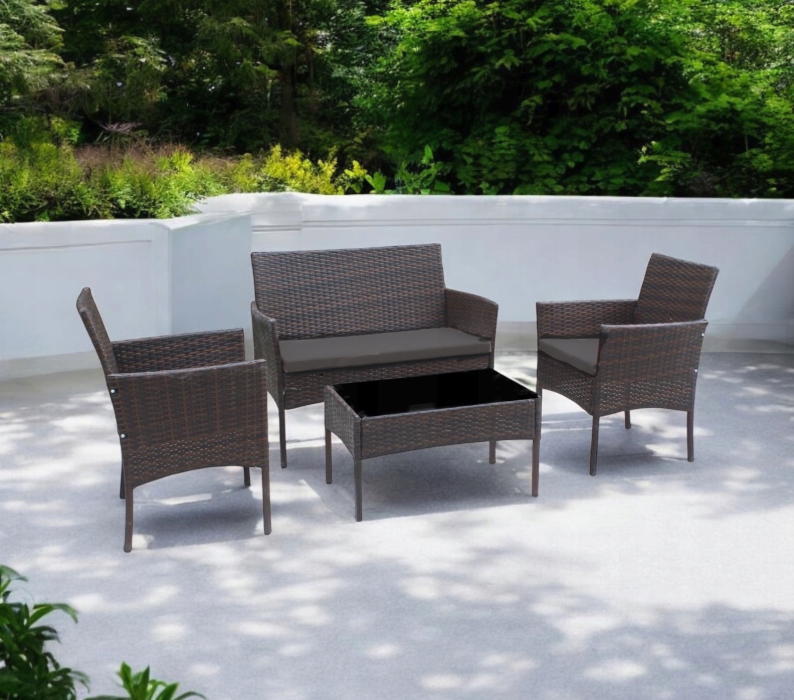 Elegante Gartenmöbelgarnitur aus Rattan mit Tisch in Braun