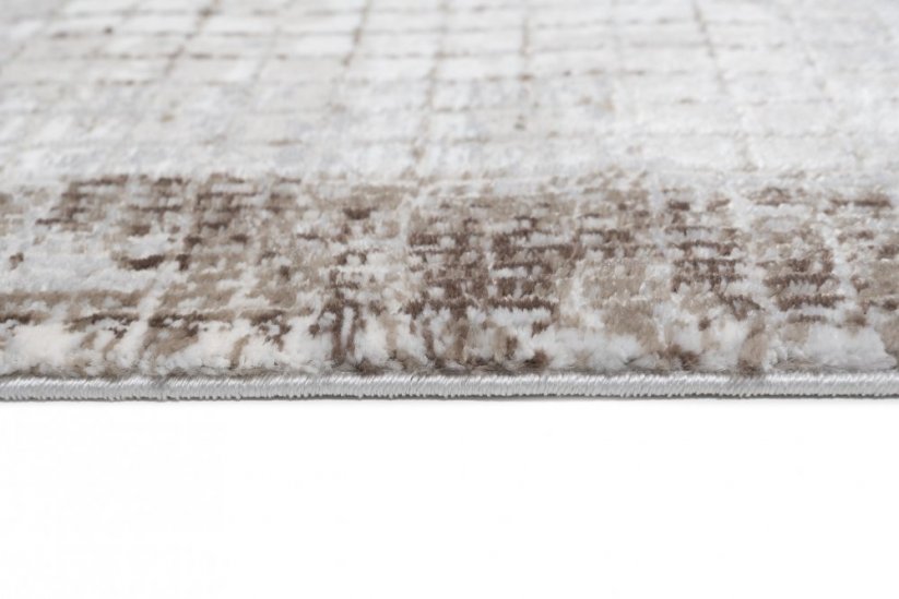 Дизайнерски винтидж килим с геометрични шарки в кафяви нюанси
