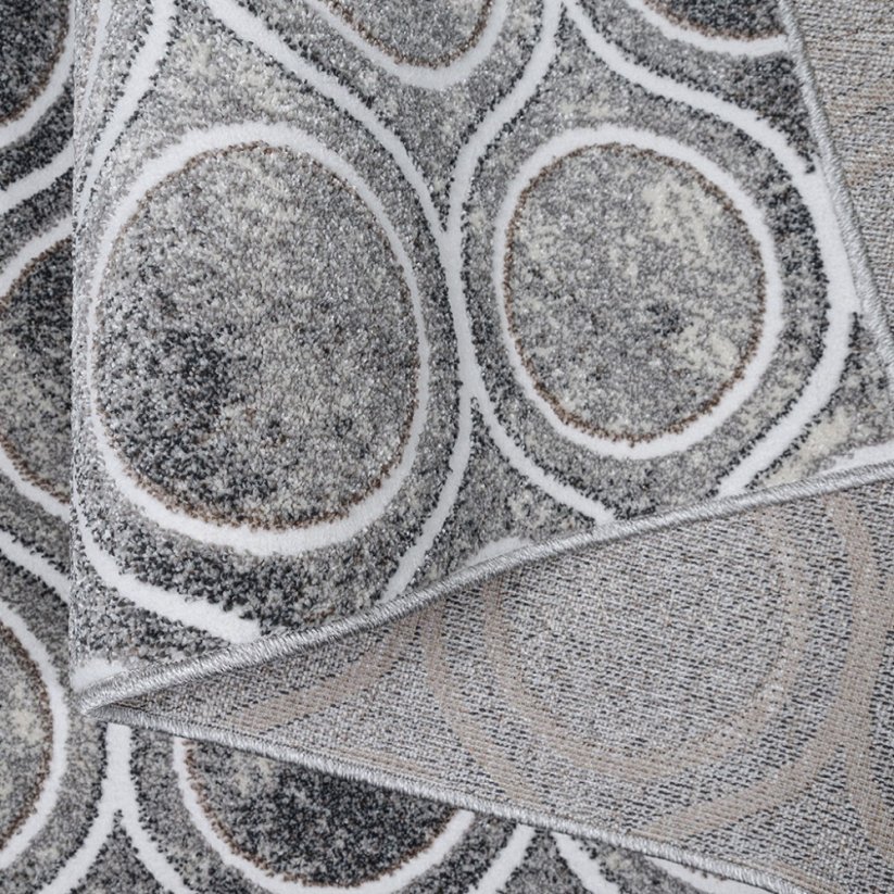 Moderner Teppich mit geometrischem Muster