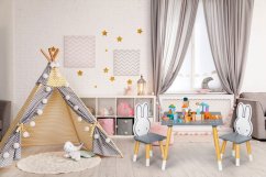 Simpatico tavolino per bambini con due sedie a forma di coniglietto