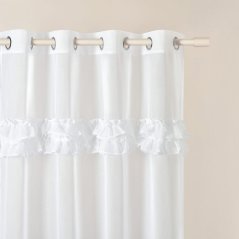 Weißer Vorhang FRILLA mit Rüschen auf silbernen Ösen 350 x 250 cm