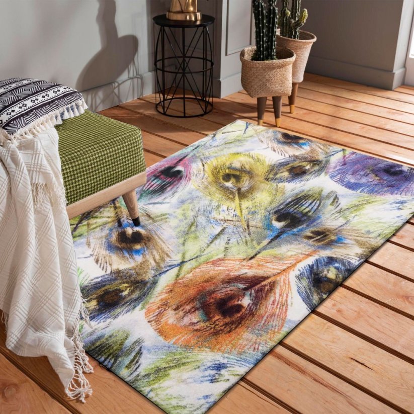 Barevný koberec s motivem pavích pírek do obýváku