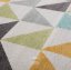 Дизайнерски килим в красива комбинация от цветове