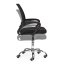 Ergonomická kancelářská židle v černé barvě s kovovou základnou