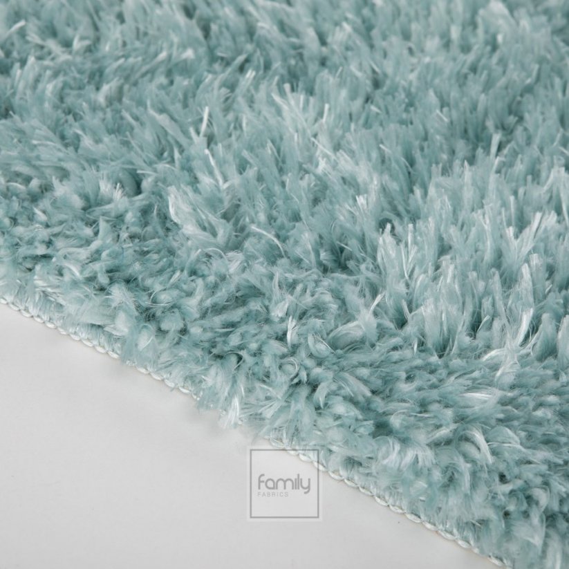 Качествен килим с по-висок косъм в мек тюркоазен цвят