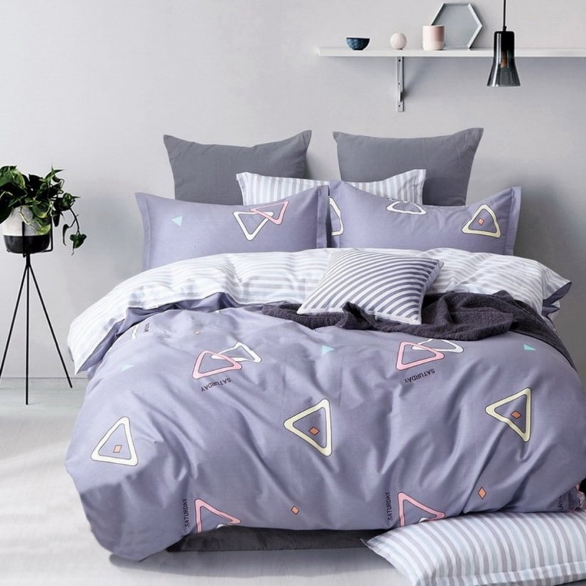 Obojstranné fialové posteľné obliečky s farebnmi trojuholníkmi