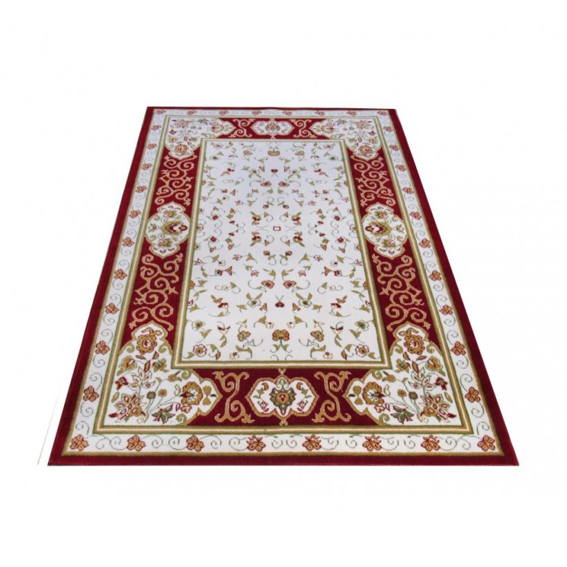 Червен килим с орнаменти