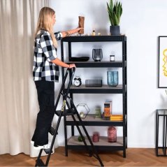 Черна стоманена стълба с капацитет 125 кг и 4 стъпала