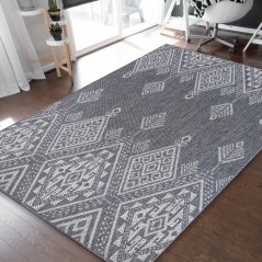 Dizajnerski sivi tepih s razrađenim uzorkom