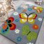 Zlený koberec do detskej izby s motýlikmi