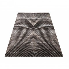 Modern szőnyeg érdekes geometriai mintával, ismétlődő átlós vonalakkal