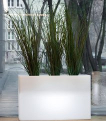 Weißes Pflanzgefäß LUNGO MAXI mit Beleuchtung