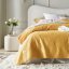 Cuvertură de pat din catifea galbenă Feel 220 x 240 cm