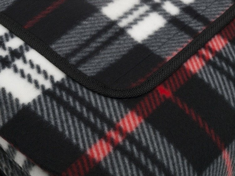 Károvaná pikniková deka v čiernej farbe
