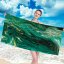 Плажна кърпа със зелен абстрактен модел